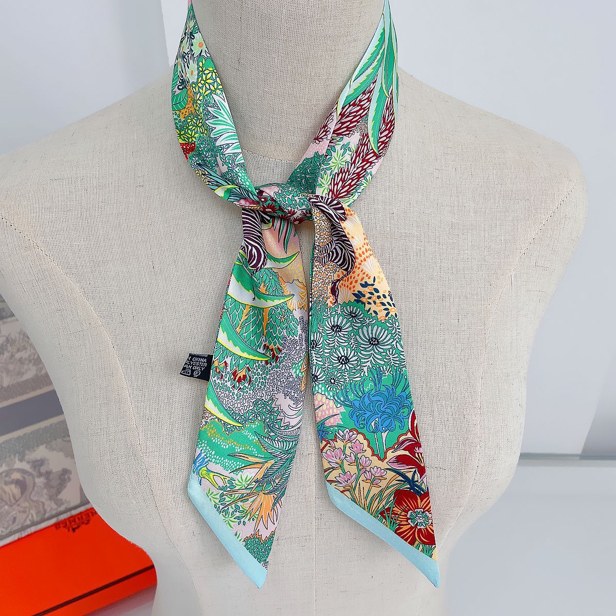 Jungle Horse Print Long Scarf  - Travel Accessories Present 评论和价格